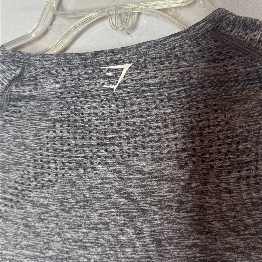 Gymshark Women’s Cropped Grey Seamless Long Sleeve Workout Top. Size Small.